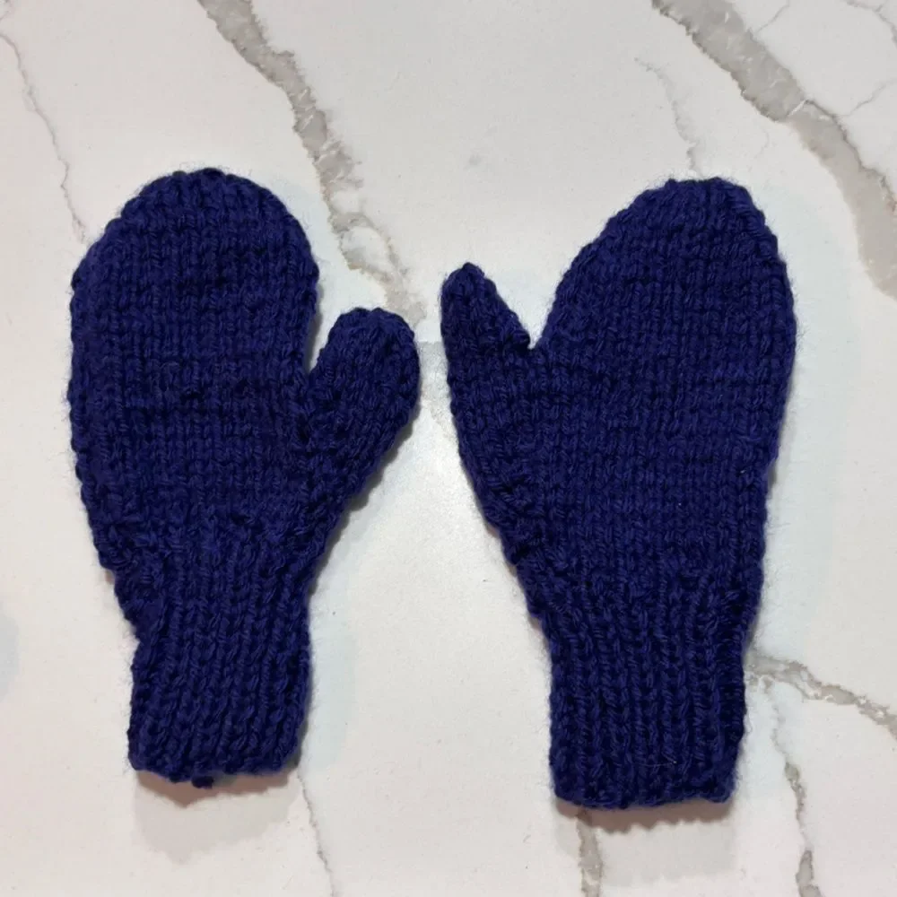 Handmade Knit Hat Mittens Set in Navy Blue Hand made Youth OSFA Stretch Beanie